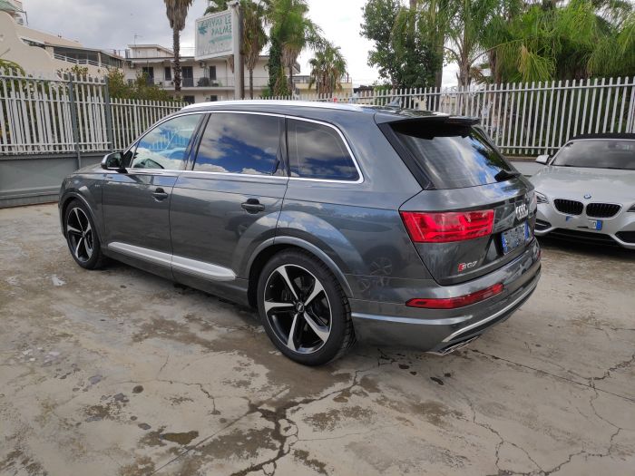 Audi-Q7 Audi-Q7