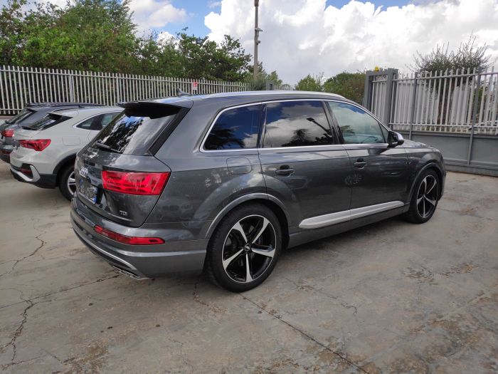 Audi-Q7 Audi-Q7