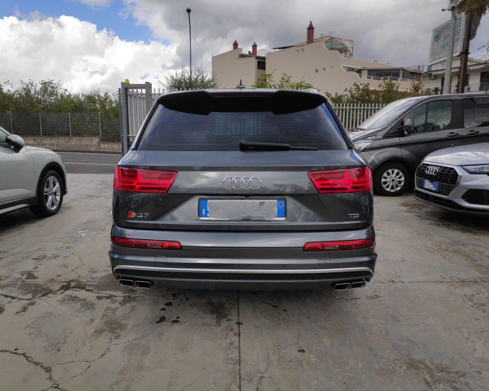 Audi-Q7 Audi-Q7